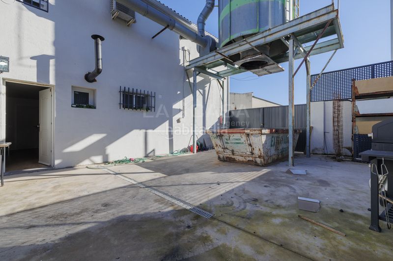 Foto 2311224c-3ce5-42fd-9f4f-6199bf3814d0. Industrial building in Viso de San Juan (El)