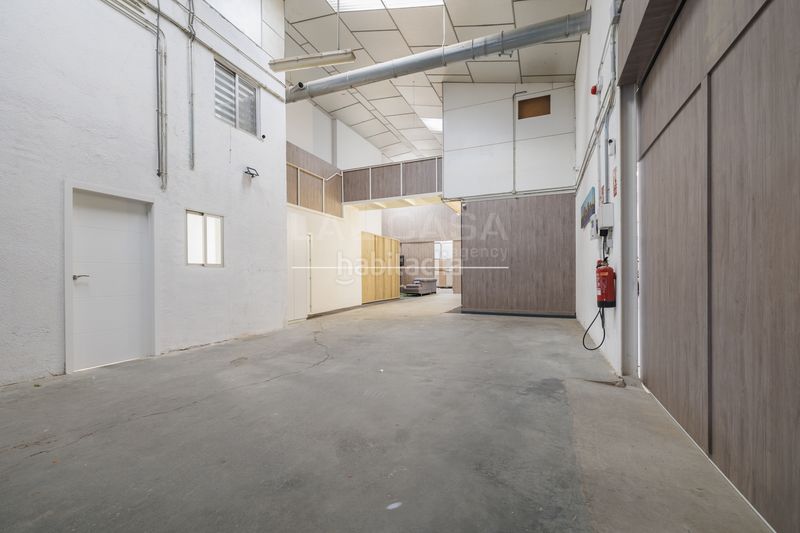 Foto b40b796d-ca6f-4172-b64e-fc2b7b5cf833. Industrial building in Viso de San Juan (El)