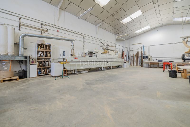 Foto b76ede6c-c606-4e0b-9d58-b1de33a34ebb. Industrial building in Viso de San Juan (El)