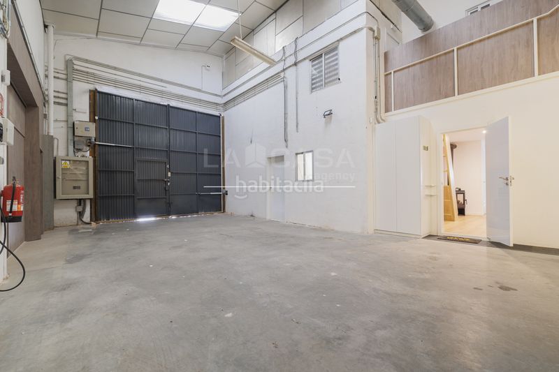 Foto eb4643ac-b0e7-4a60-b813-f03e18ff579c. Industrial building in Viso de San Juan (El)