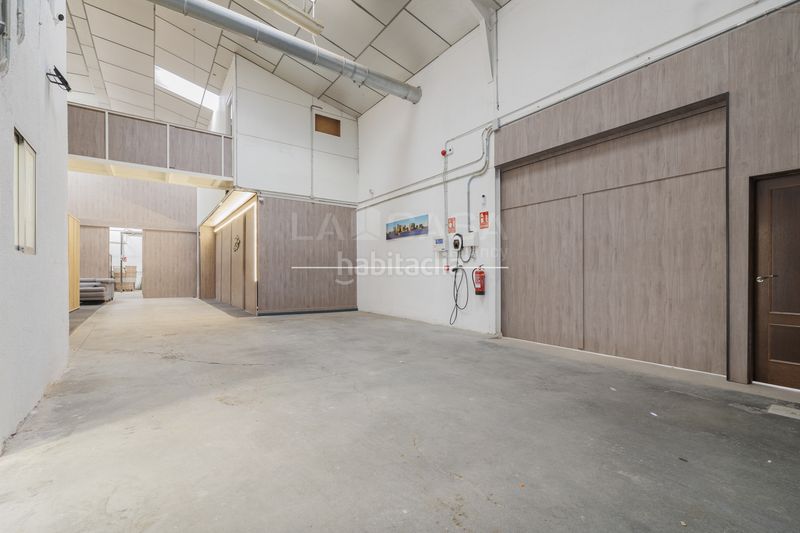 Foto f8192436-20ff-4a7d-8324-0650a2d58a3a. Industrial building in Viso de San Juan (El)