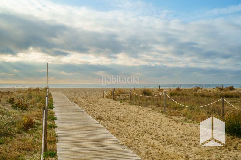Foto f7542cdb-7687-404d-81ea-e7cede82904e. Pis amb aparcament piscina a Baixador Castelldefels