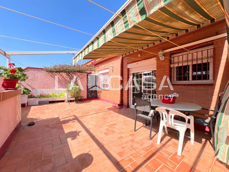 Foto 86b1a971-6a84-4e93-888a-388dc37e0ed6. Àtic a Llefià Badalona