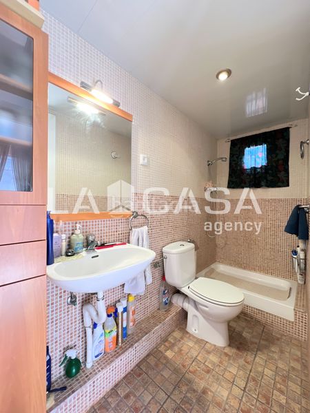 Foto 958ce7d7-89ab-424f-8140-3880bfaf4bb0. Àtic a Llefià Badalona