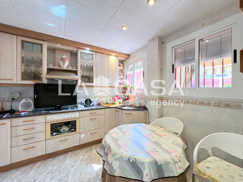 Foto c829a729-989e-4275-aff5-6b50ee41b823. Àtic a Llefià Badalona