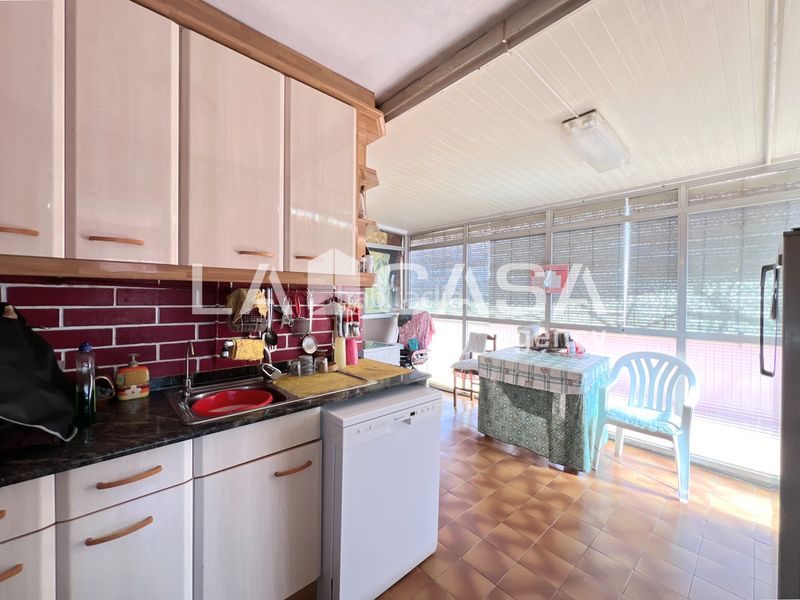 Foto e159367f-f5db-4d83-85b7-024bc845e94b. Àtic a Llefià Badalona