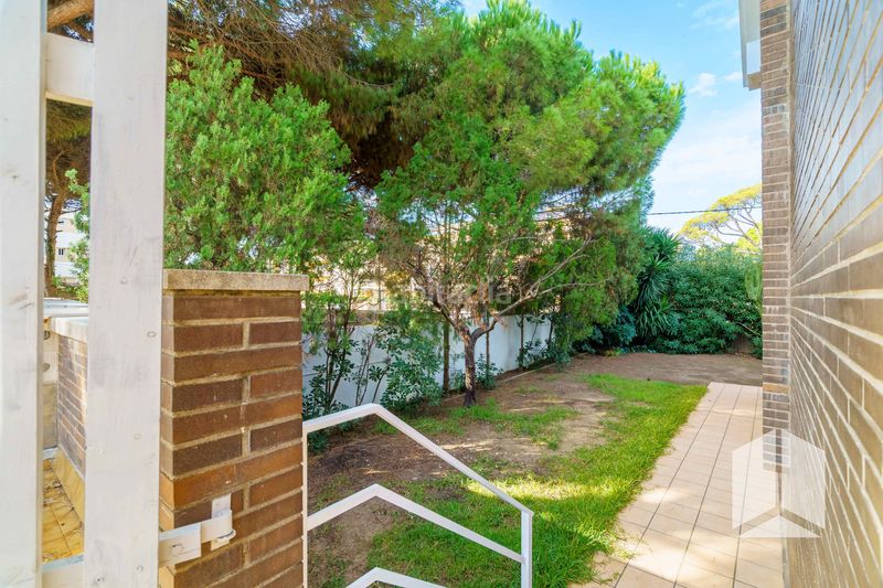 Foto 1f7f16df-6a42-4d40-952c-df208314c05c. Casa adossada amb calefacció aparcament piscina a Castelldefels