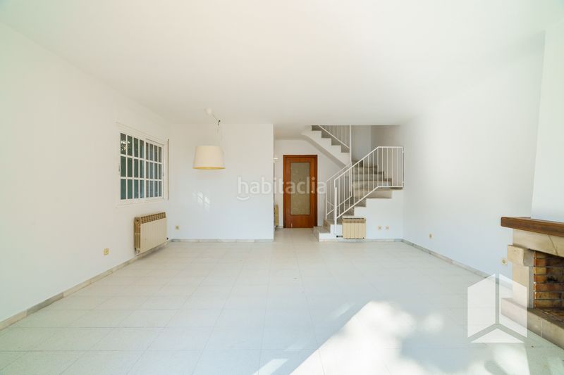 Foto a36847cc-28ce-4abc-b024-cd6945281ee2. Casa adossada amb calefacció aparcament piscina a Castelldefels