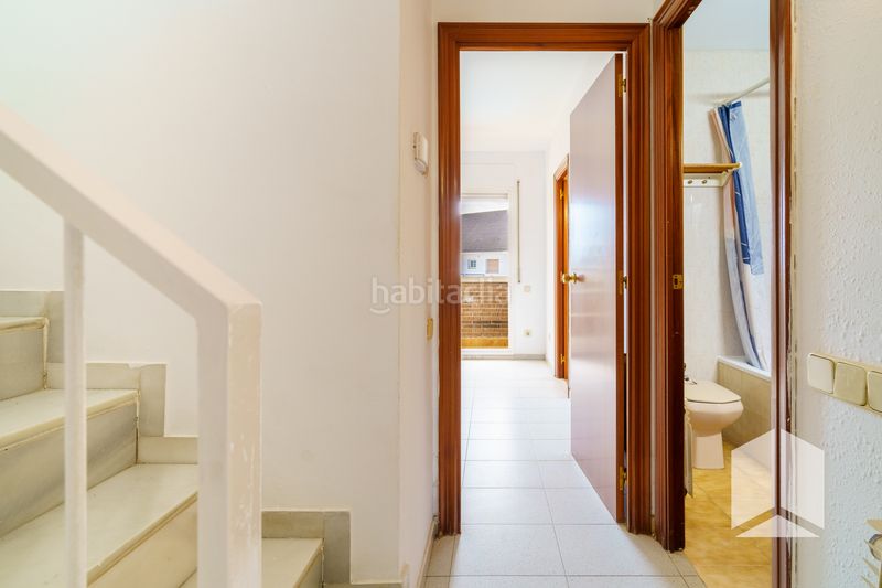 Foto b5e3a1c5-3ddd-4b5c-ac4f-d3383b1715d9. Casa adossada amb calefacció aparcament piscina a Castelldefels