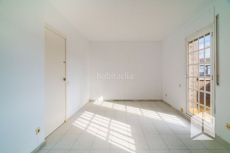 Foto fd50c92f-4c49-41f4-9e6e-ad1f80838dd4. Casa adossada amb calefacció aparcament piscina a Castelldefels