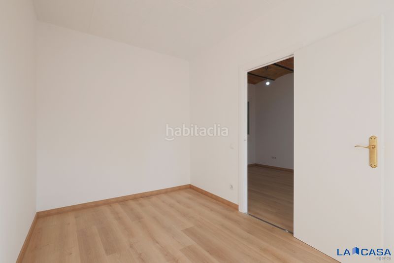 Foto 2c70e984-ead2-40ee-b7f2-1d02b7c119c9. Pis a Sants Barcelona