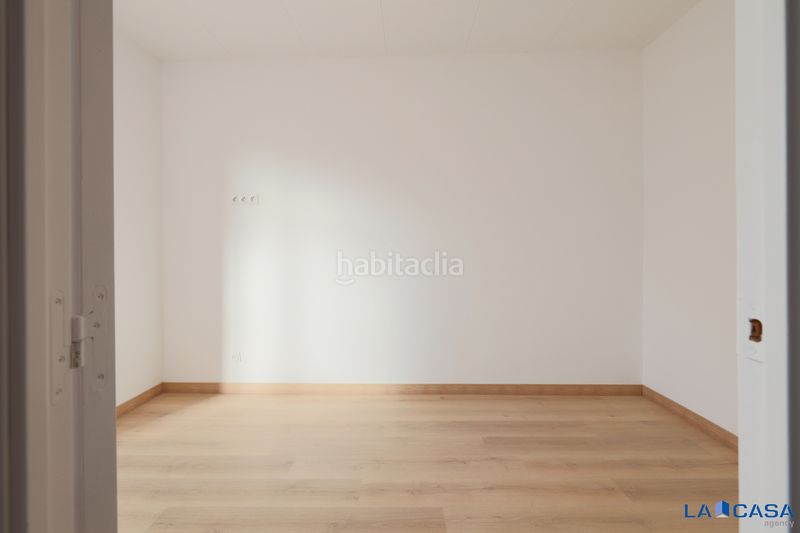 Foto 6971c06a-e148-4b96-80e6-a0db66f79e0c. Pis a Sants Barcelona