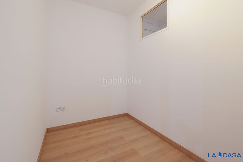 Foto c2355f7d-f35b-4abb-921d-c1e786dba9ec. Pis a Sants Barcelona