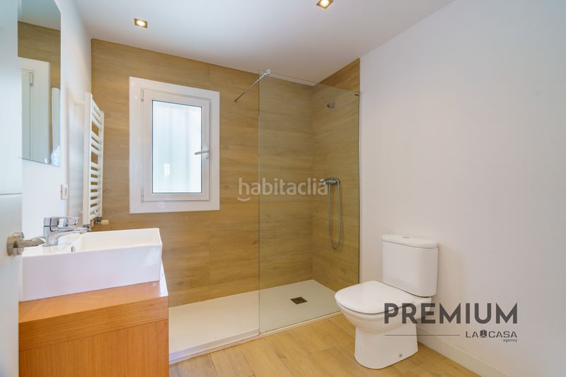 Foto 3e51ed7e-ec01-4115-8926-875bc317e688. Casa amb calefacció aparcament piscina a Montmar Castelldefels