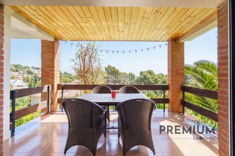 Foto c962c50b-032d-420c-bac7-732a3a982398. Casa amb calefacció aparcament piscina a Montmar Castelldefels