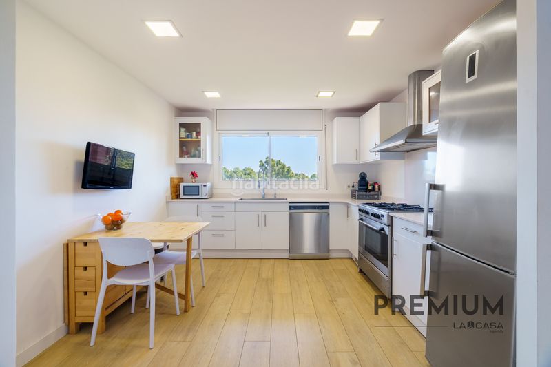 Foto d1940c63-90cb-490b-af21-82cbf3bb9481. Casa amb calefacció aparcament piscina a Montmar Castelldefels