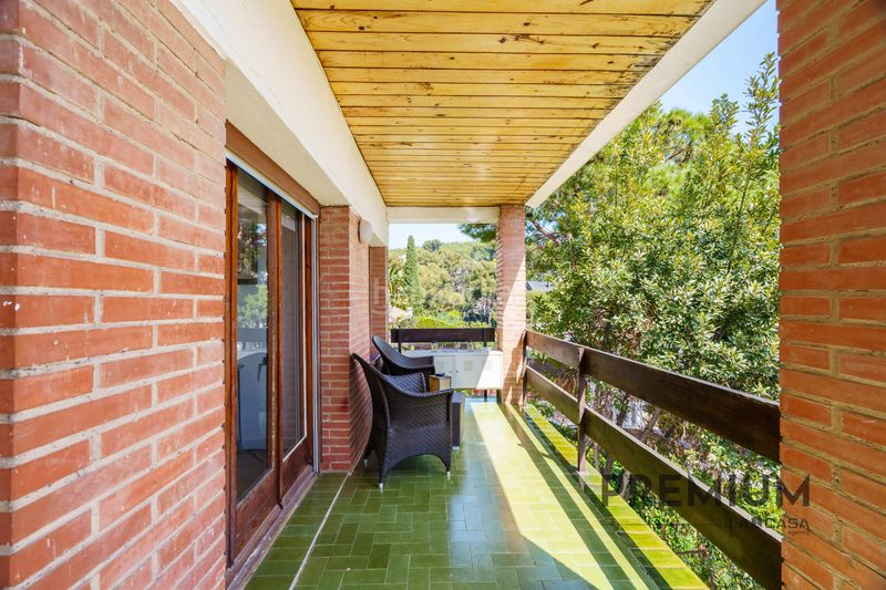 Foto f4706af7-fcf1-463c-861c-d5ee145bdb12. Casa amb calefacció aparcament piscina a Montmar Castelldefels