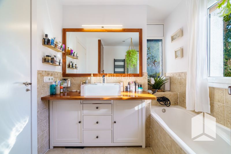 Foto 84b3f4d6-47cf-4048-b466-7e6590ab7df0. Casa amb aparcament a Bellamar Castelldefels