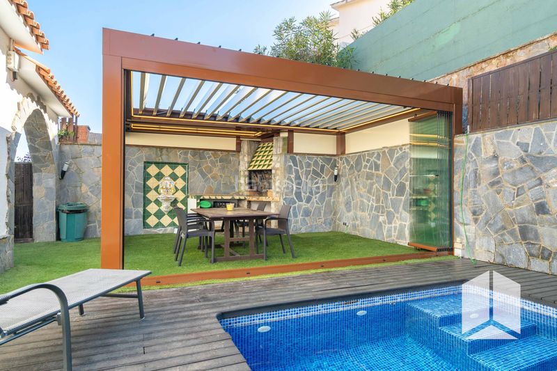 Foto aca0bd76-b24f-45ab-9e49-d72b1ebab7c9. Casa amb aparcament a Bellamar Castelldefels