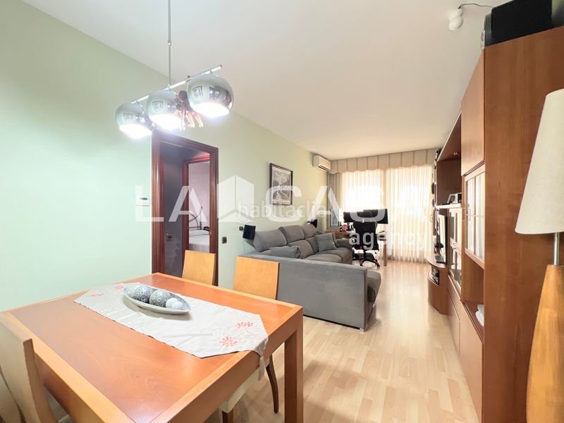 Foto 21cd41eb-3aef-4532-a18f-8ae5d90187e5. Pis amb calefacció aparcament a Llefià Badalona