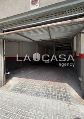 Aparcament cotxe a Llefià