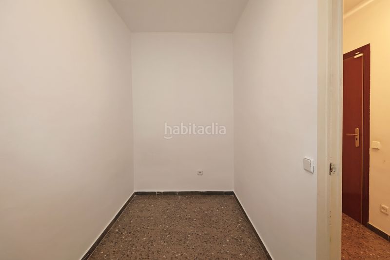Foto 840df675-c851-43c9-8424-24f4d0a2476d. Pis amb aparcament a Sants Barcelona