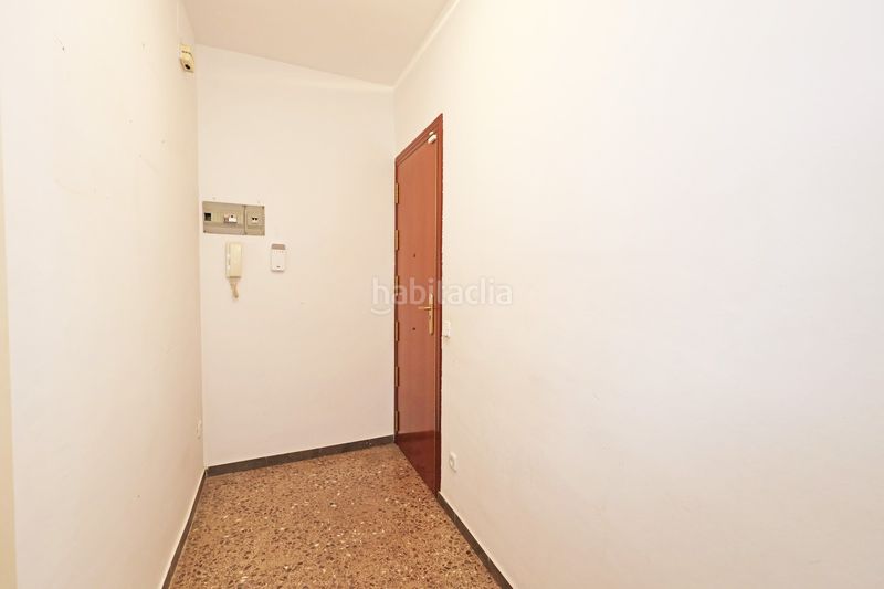 Foto cce5e403-d7e5-4f8d-8008-e5180555fe88. Pis amb aparcament a Sants Barcelona
