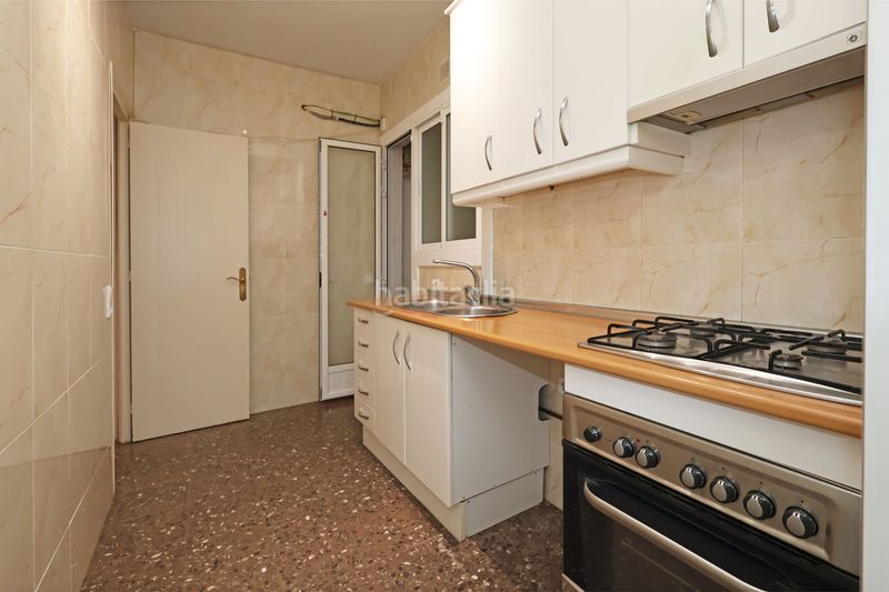 Foto e8667a84-d928-4ae8-b1ff-93d8c0737b4a. Pis amb aparcament a Sants Barcelona