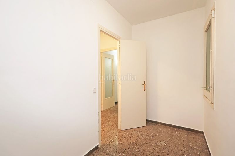 Foto e9ec48af-b1f5-4669-ad71-250defb0cf1f. Pis amb aparcament a Sants Barcelona