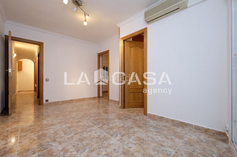 Foto e54cb270-0fc4-451c-a544-e6257ad351bc. Pis a Carmel Barcelona