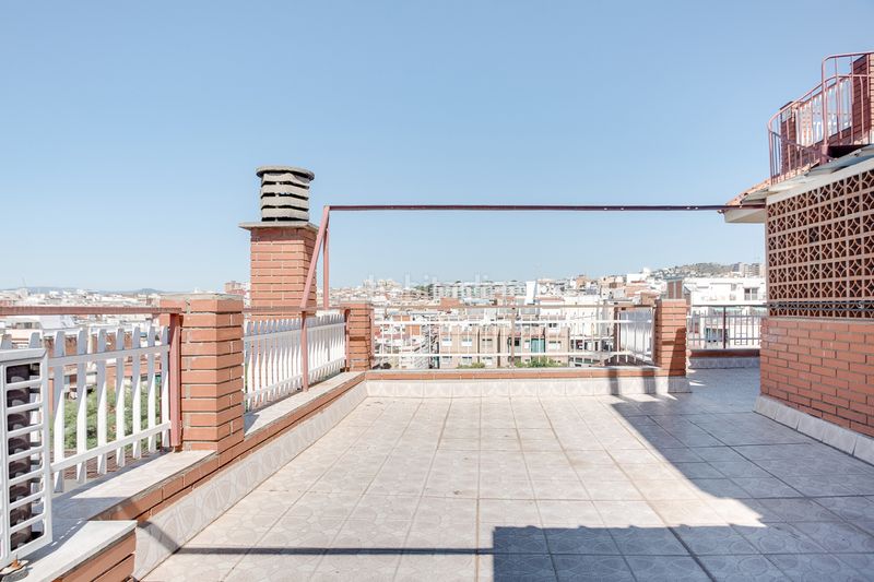 Foto 700bb808-794f-43d5-b6a4-0154aaf416e1. Dachwohnung in La Florida Hospitalet de Llobregat (L´)