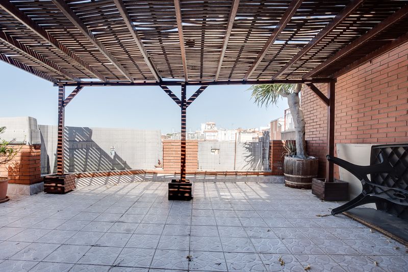 Foto b831db96-e2e6-4cca-9f17-e895fc288b4a. Dachwohnung in La Florida Hospitalet de Llobregat (L´)