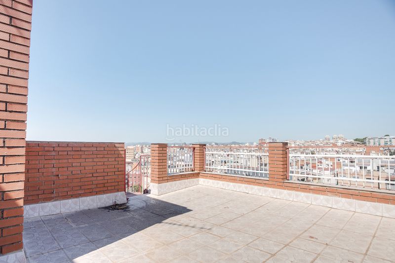 Foto badc2927-8b47-4d28-a680-494c1a2e77d9. Dachwohnung in La Florida Hospitalet de Llobregat (L´)