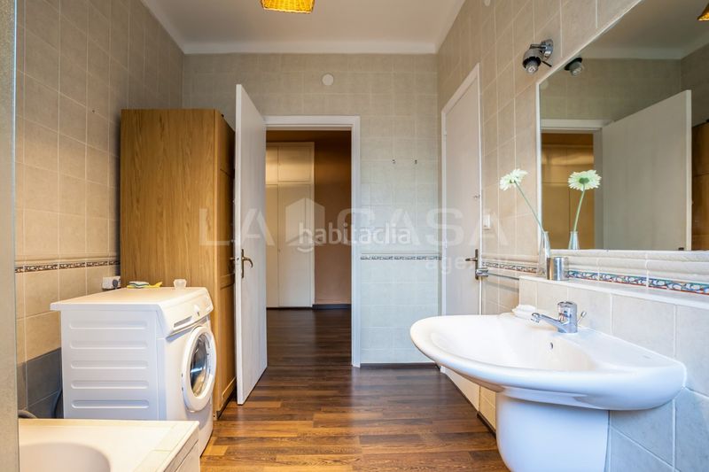 Foto 952f6626-637f-4812-a972-d40aea80671a. Casa amb aparcament a Montmar Castelldefels