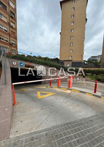 Foto 2ba9968f-3ada-41e6-8684-442397d2ce1a. Pis amb calefacció aparcament a Llefià Badalona