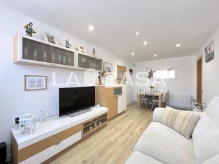 Flat in Llefià. Piso a la venta en calle atlantida