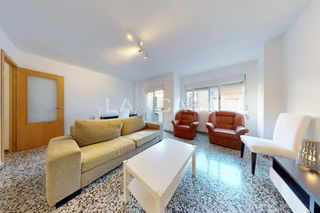 Pis a Aiora. Piso de 4 habitaciones con balcón y 2 patios en valencia