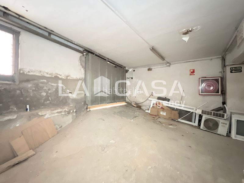 Foto a3c2f608-9678-4bb9-8b0a-f25058e196a1. Local comercial a Llefià Badalona