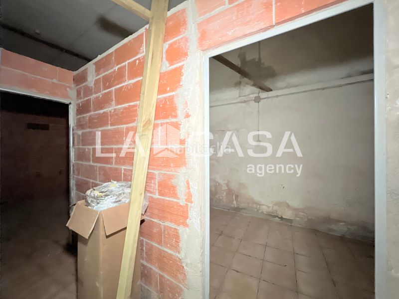 Foto b90b7ede-f295-4cb2-a4ce-ea5d03f96a41. Local comercial a Llefià Badalona