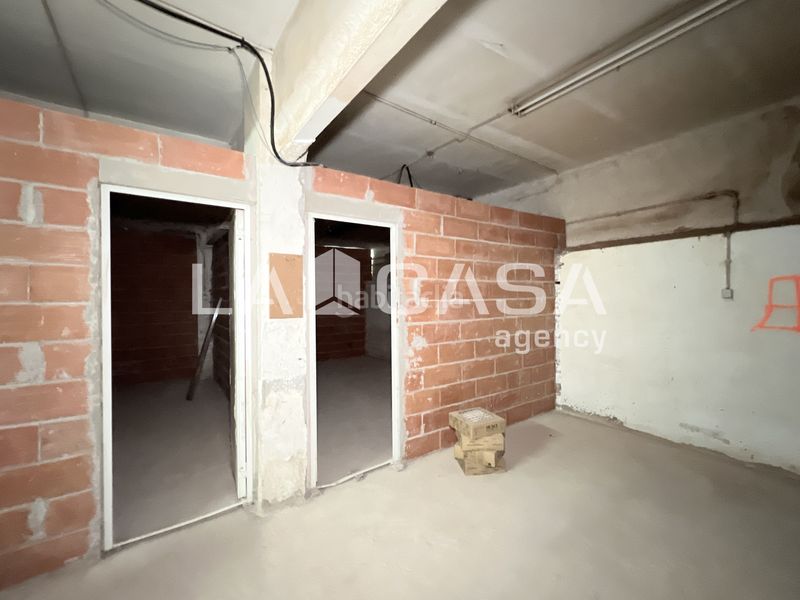 Foto d583795c-f574-4b81-97af-1347f48de4eb. Local comercial a Llefià Badalona