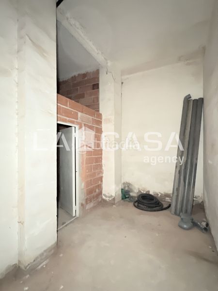 Foto e5c280ab-fb85-479d-b84f-3fc60b76a8da. Local comercial a Llefià Badalona