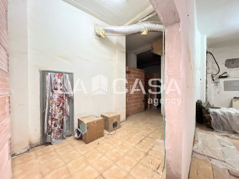 Foto fdf28a1b-44f5-4efa-9150-d3d4b9d4298b. Local comercial a Llefià Badalona