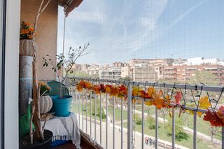 Appartement à Sanfeliu. Piso exterior con 2 balcones en can boixeres! 66 m2, 2 habitacio