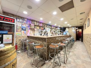 Local Comercial a Llefià. Bar en venta en llefià, badalona. local de 54 m2 acondicionado,