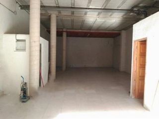 Business premise in Zarandona. Amplio local comercial a la venta en zarandona