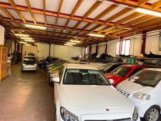Bâtiment à usage industriel à La Raya. Venta de nave con negocio de automocion