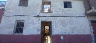 Casa en La Raya. Se vende casa de pueblo con patio para reformar en rincon de sec