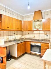 Casa adossada a Alquerías. Casa adosada en planta baja con patio, terraza y chimenea en alq