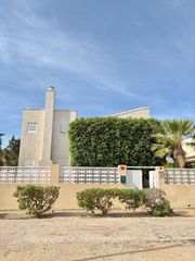Chalet in Cañada del Molino. Exclusivo chalet independiente con piscina privada en la mata, t