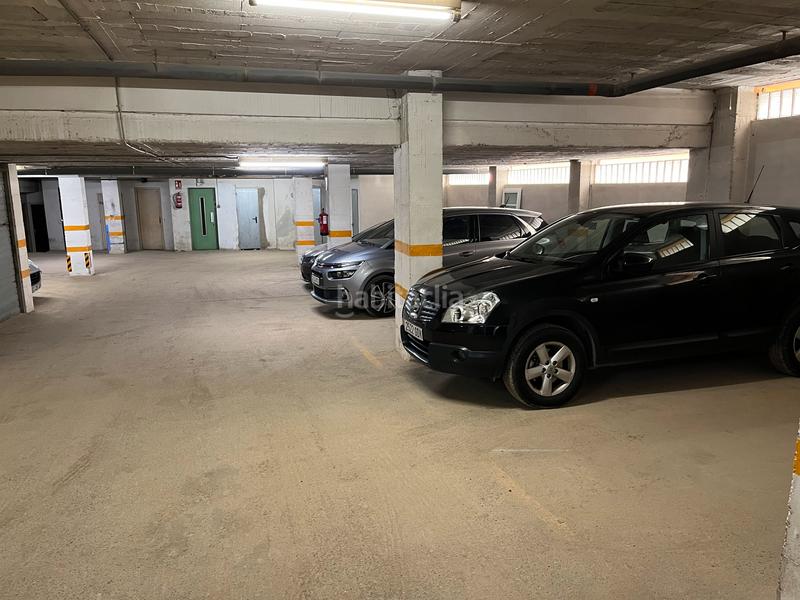 Foto a1620d70-0b2a-4e08-bd9d-37bf0b1fdbdb. Parking coche en Cassà de la Selva